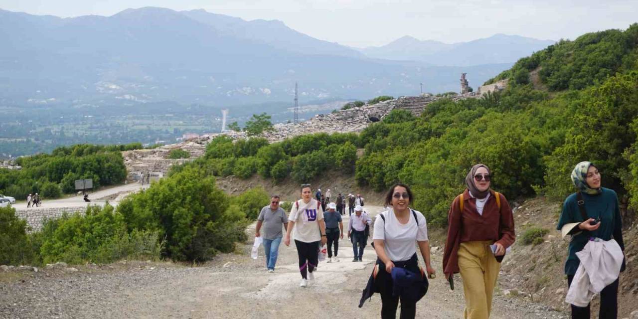 Burdur’da Dünyaca Ünlü Kibyra Antik Kenti Eteklerinde Doğa Yürüyüşü