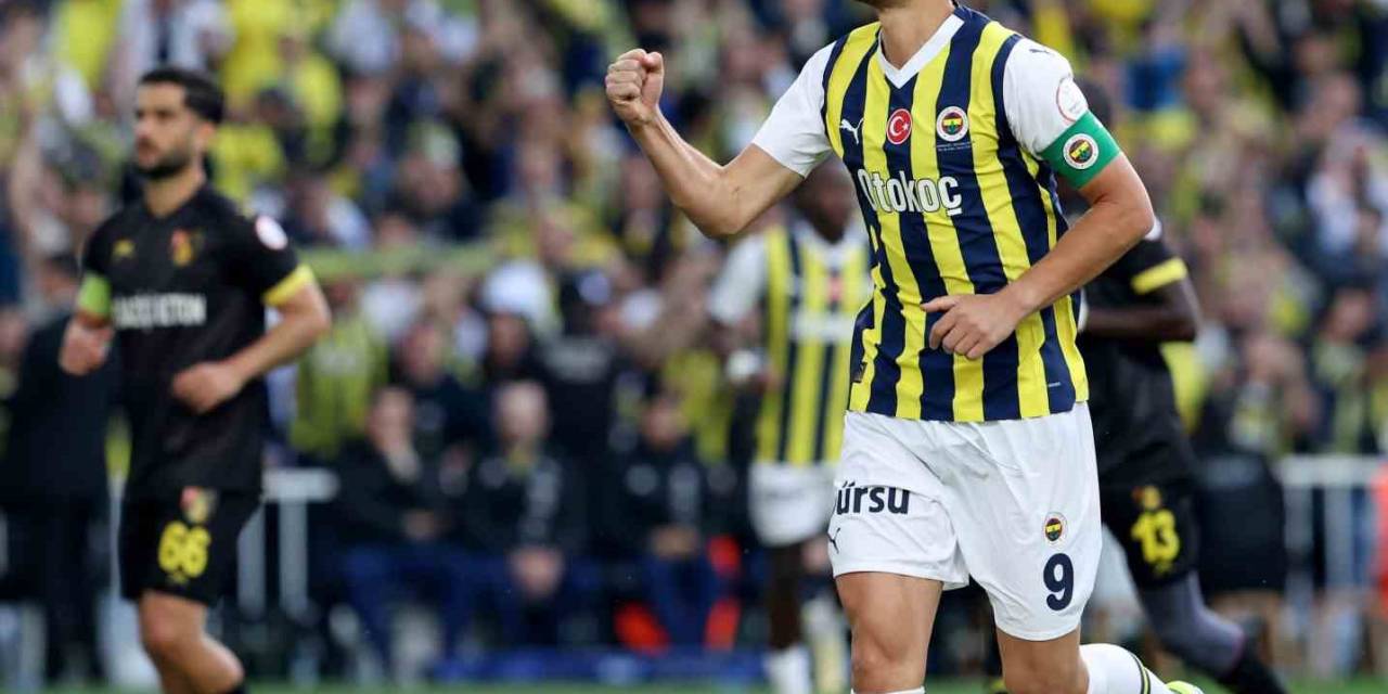 Trendyol Süper Lig: Fenerbahçe: 3 - İstanbulspor: 0 (İlk Yarı)