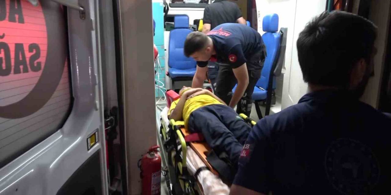 Kutlamaları İzleyen Küçük Çocuğa Araba Çarptı