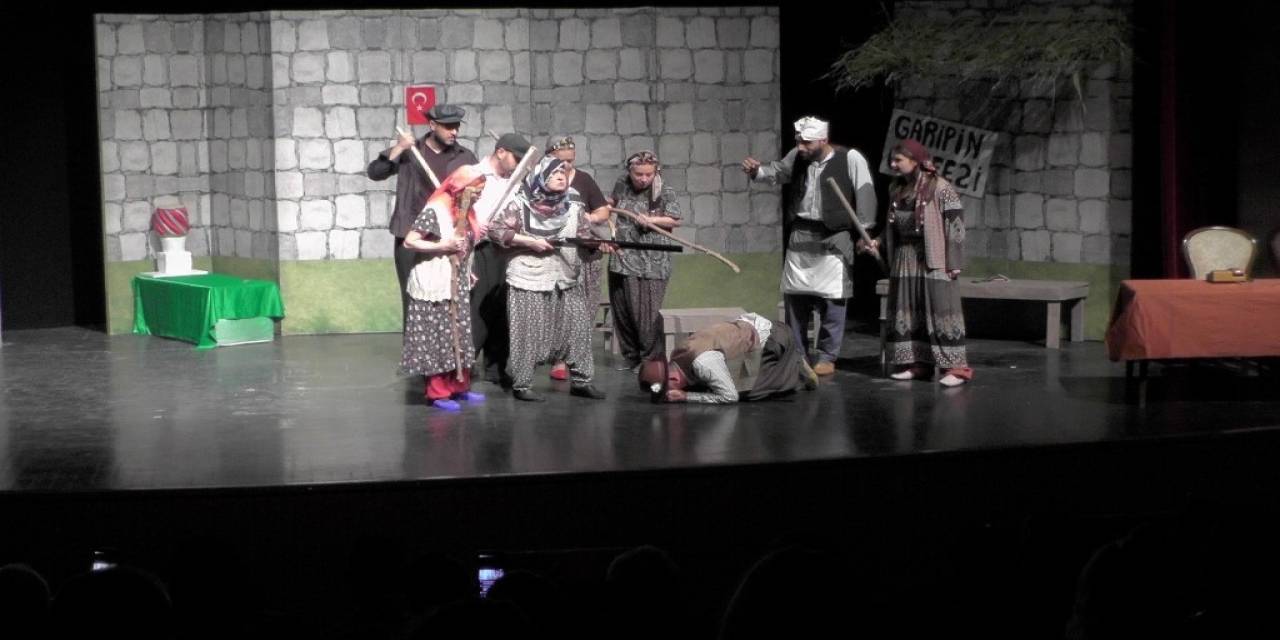 Dost Oyuncular "isyancılar"ı Oynadı