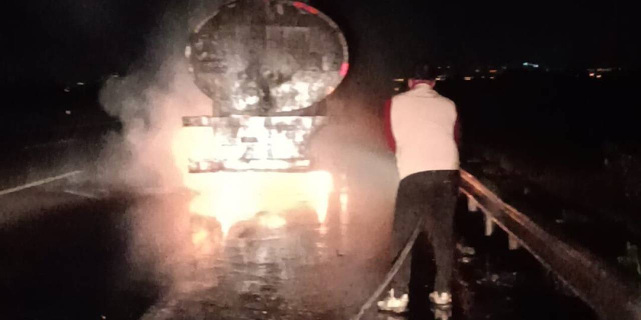 Seyir Halindeki Tanker Alev Alev Yandı