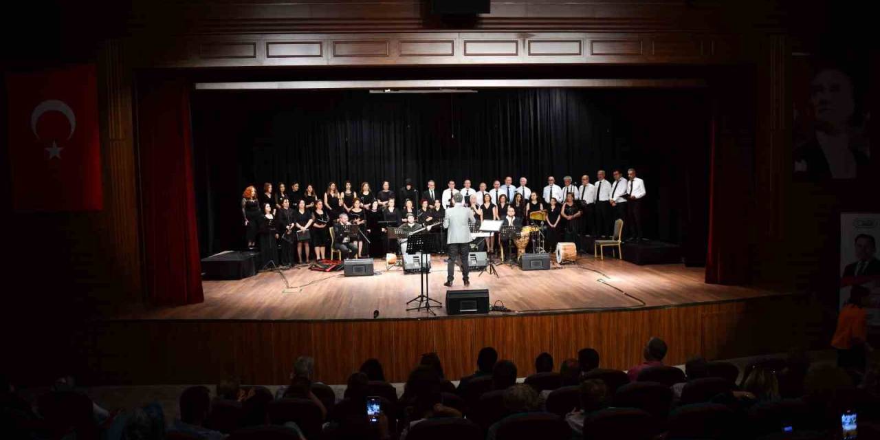 Esenyurt’ta “Anadolu’dan Türküler” Programı Düzenlendi