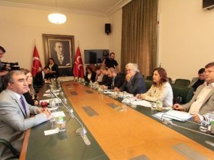 Akpm’den Mhp’ye Ziyaret