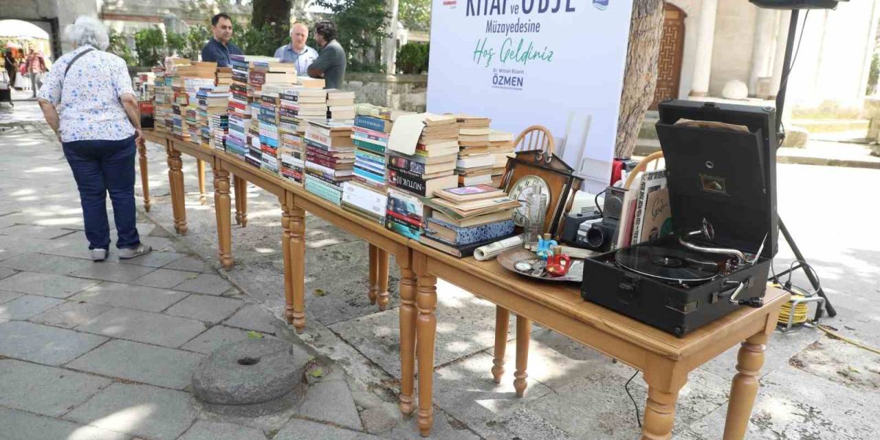 Eyüpsultan’da Kitap Ve Obje Müzayedesine Yoğun İlgi