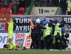 Holigan yasası için düğmeye basıldı