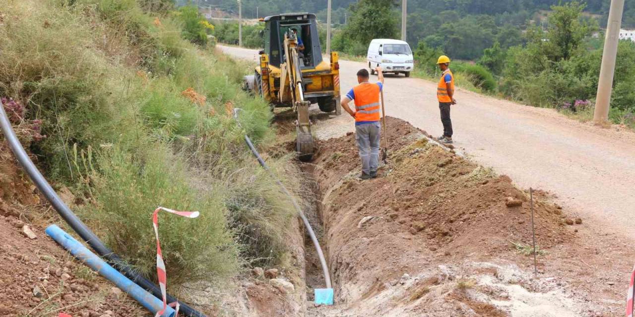 Kumluca’nın Kırsal Mahallelerinde İçme Suyu Hatlarını Yeniliyor