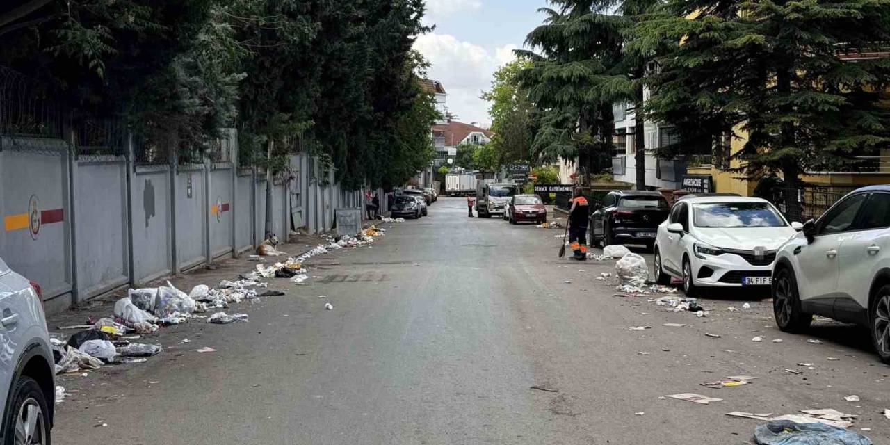 Şampiyonluk Kutlamaları Bitti, Geriye Çöp Yığınları Kaldı