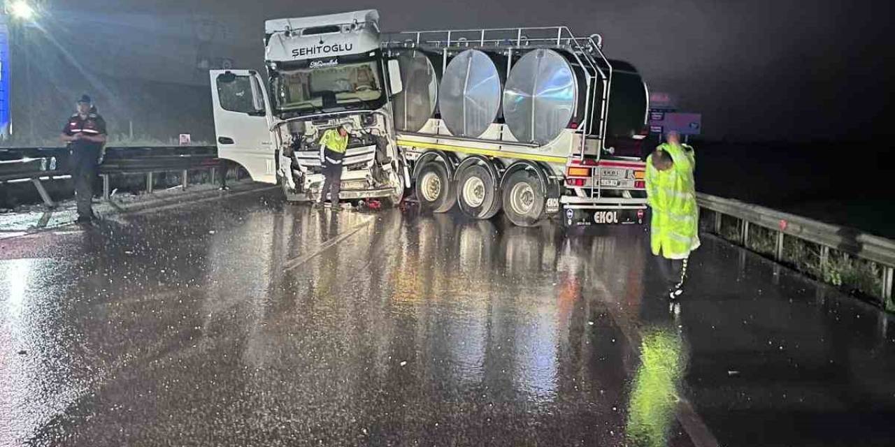 Bariyerlere Çarpan Tankerde 2 Kişi Yaralandı