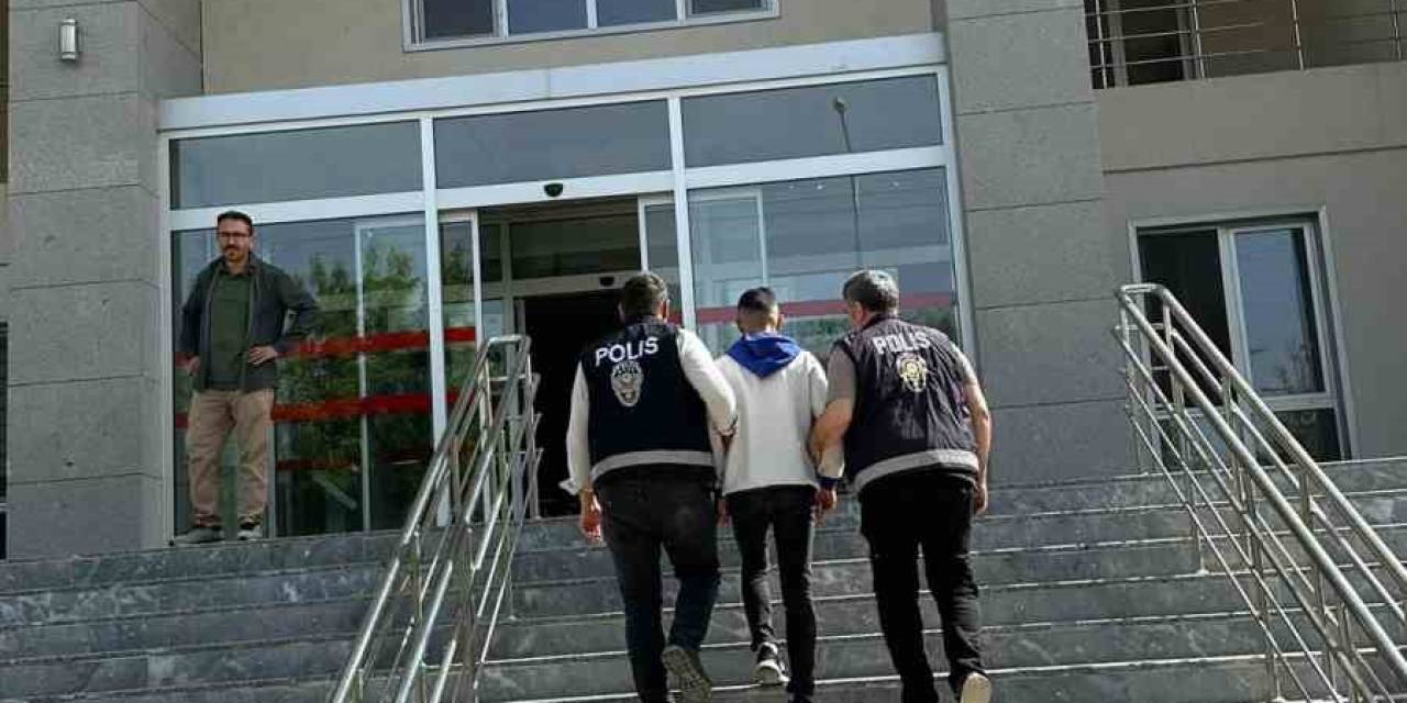 Uyuşturucu Kullanmaktan 2 Yıl 6 Ay Hapis Cezası İle Aranan Şahsı Polis Yakaladı