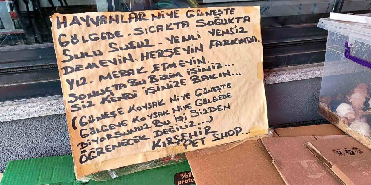 İşine Karışanlara Sinirlenen Esnaf, Çareyi Pankart Asmakta Buldu