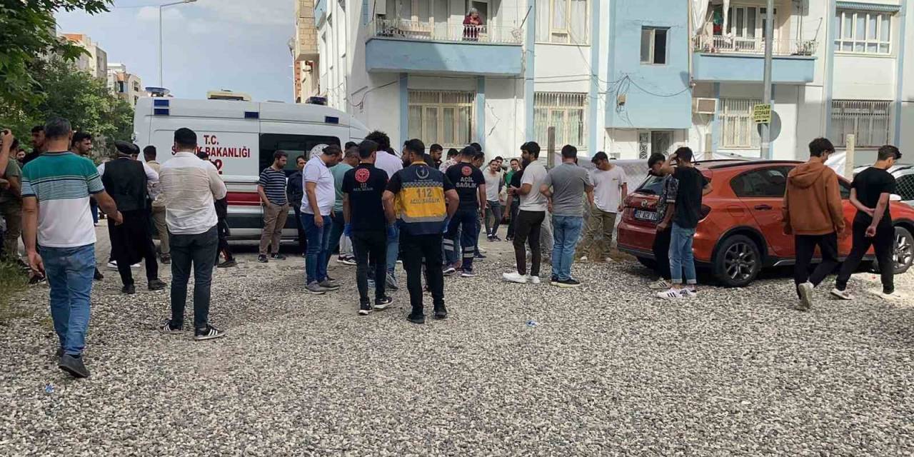 Sokak Ortasında Silahlı Ve Bıçaklı Kavga: 4 Yaralı