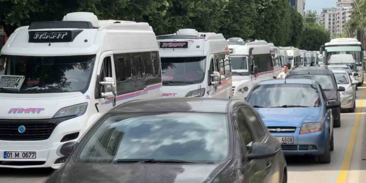 Adana’da Güzergahı Başka Kooperatifle Paylaştırılan Dolmuşçular Kontak Kapattı