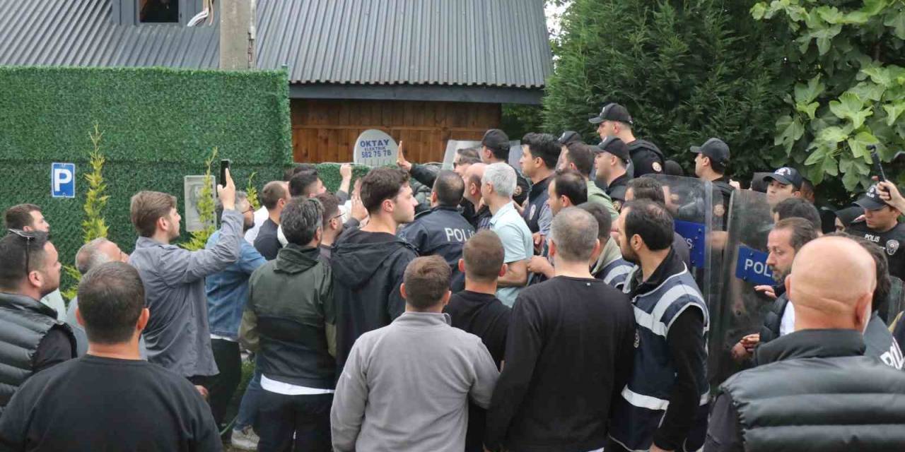 4 Yıldır Su Faturası Ödediği Bungalovun Suyu Kesilince Yolu Kapattı, Ortalık Karıştı