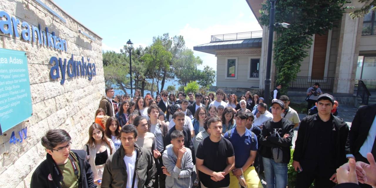 Antalyalı 75 Öğrencinin 27 Mayıs Darbesinin 64. Yıl Dönümünde Demokrasi Yolculuğu