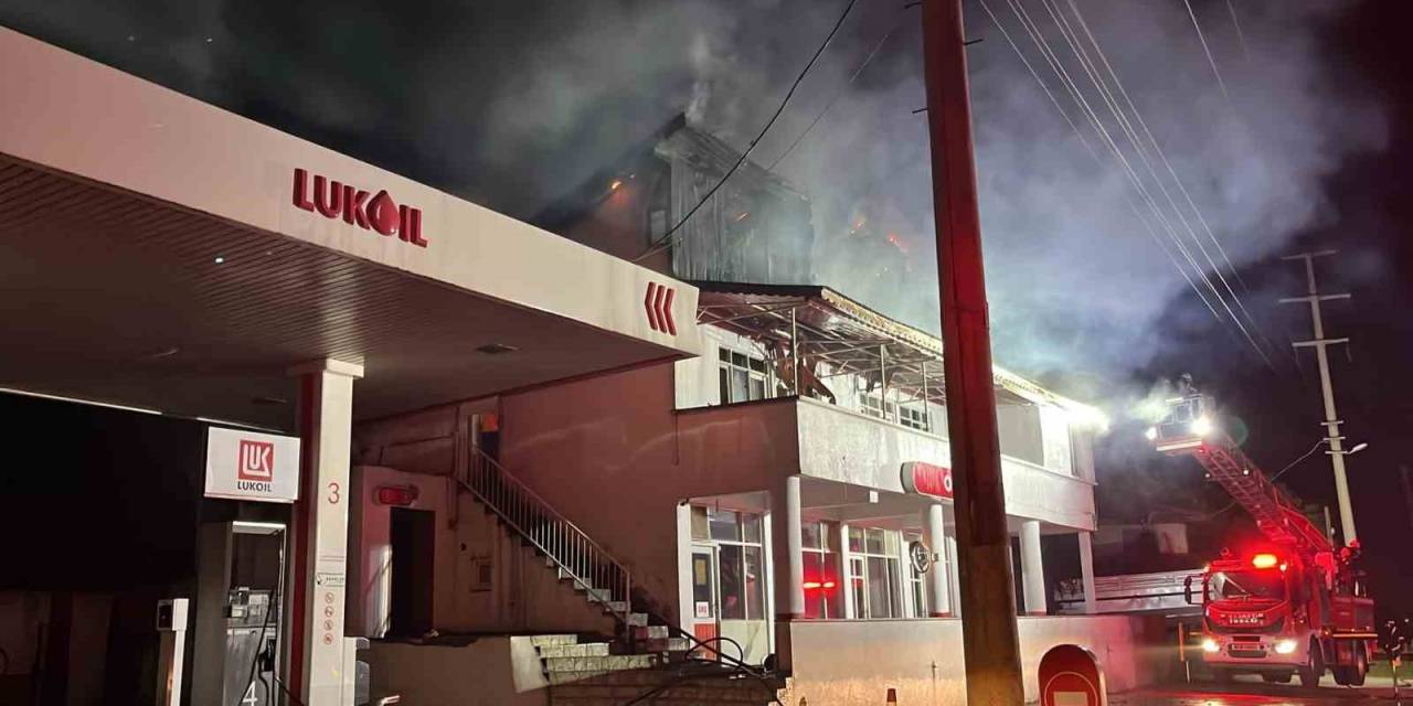 Akaryakıt İstasyonunun Ofisi Alev Alev Yandı: Facianın Eşiğinden Dönüldü