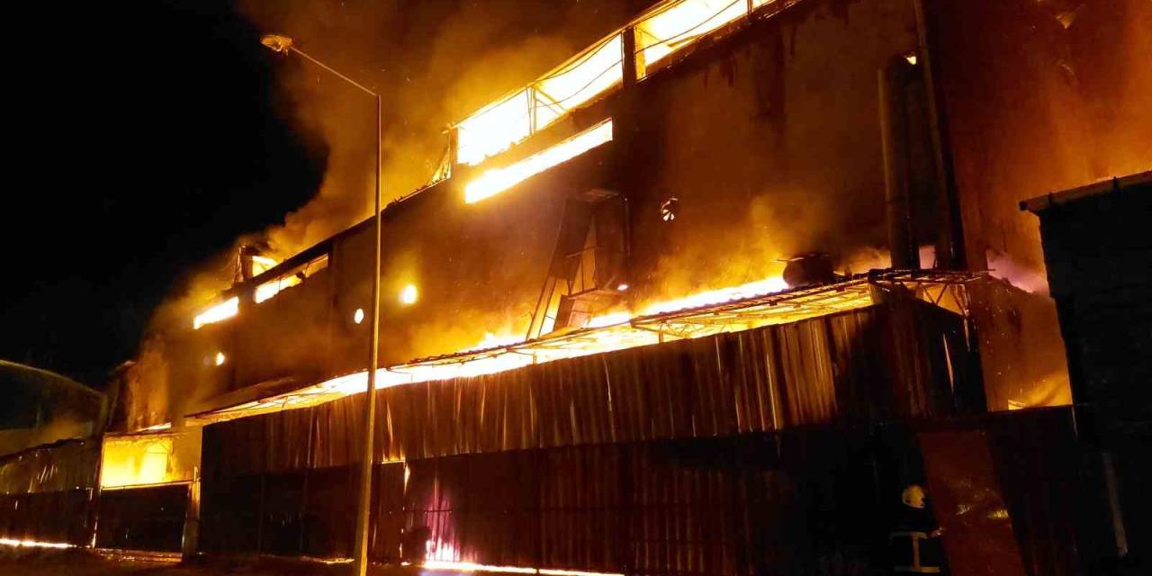 Samsun’da Yatak Ve Koltuk Fabrikasında Yangın
