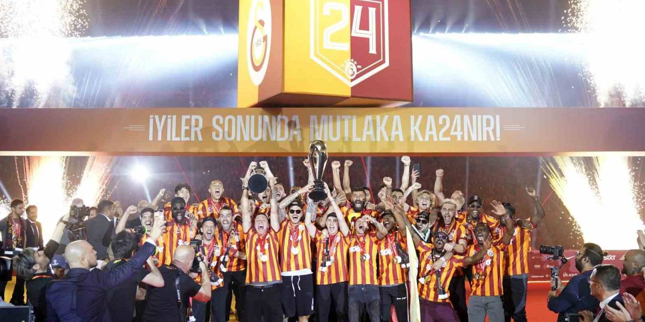 Galatasaray’dan 3 Kupalı Kutlama