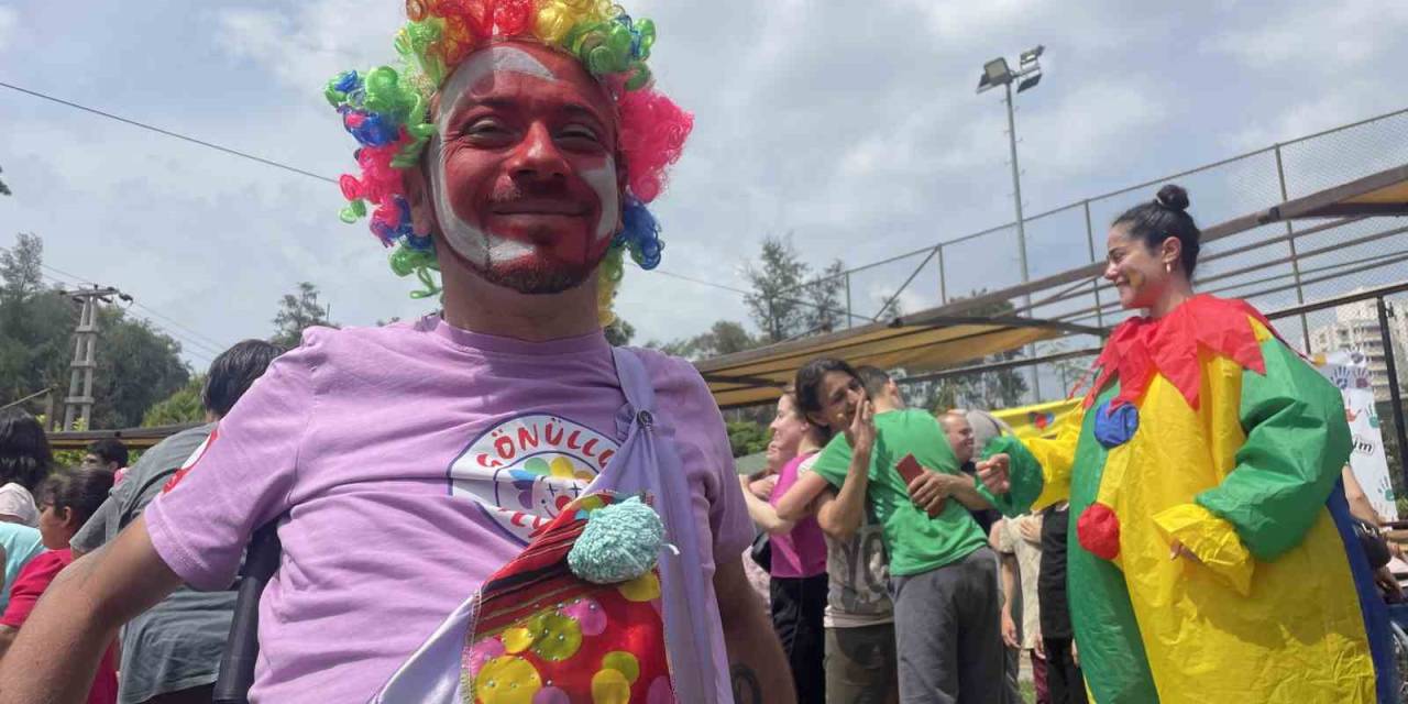 Trafik Kazasında  Engelli Kaldı Palyaço Oldu, Kendini Çocukları Güldürmeye Adadı