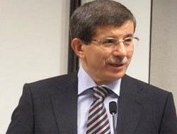 Bakan Davutoğlu'nun uçağı, zincirleme kazaya karıştı