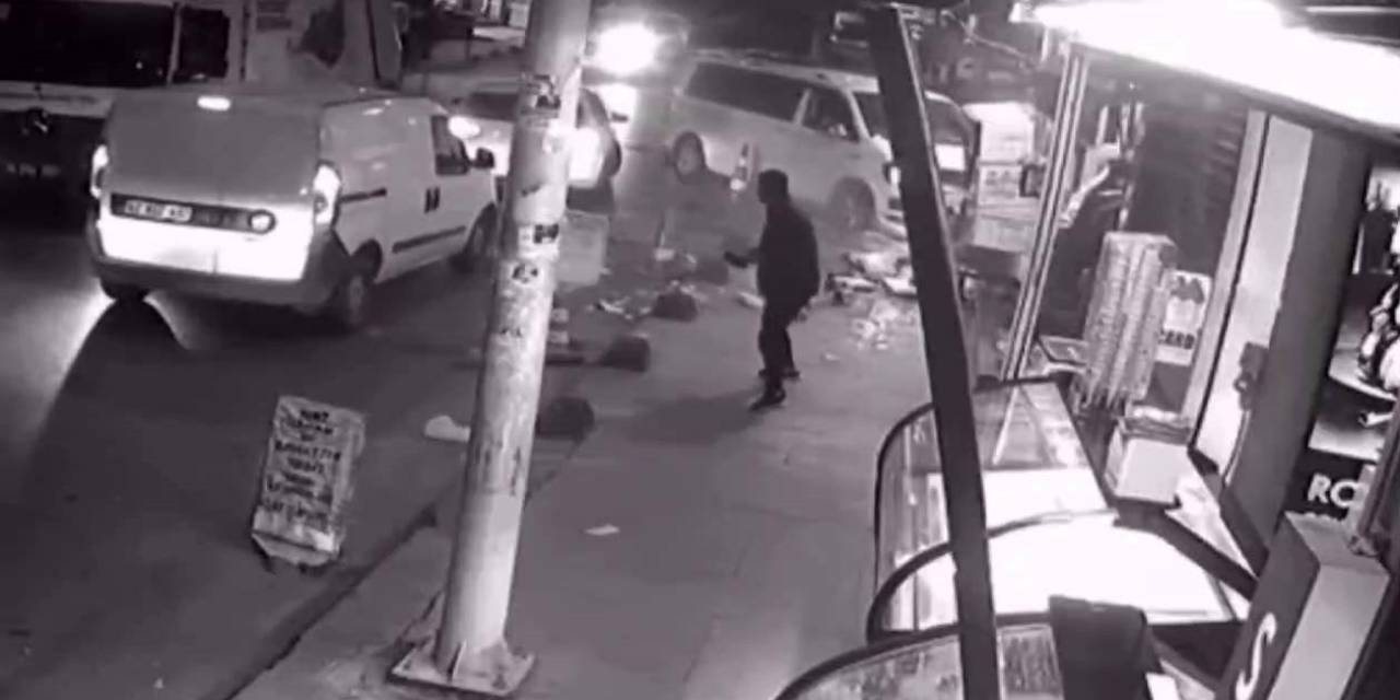Sultangazi’de Alkollü Sürücü Markete Daldı, Bir Kişi Ölümden Döndü: O Anlar Kamerada