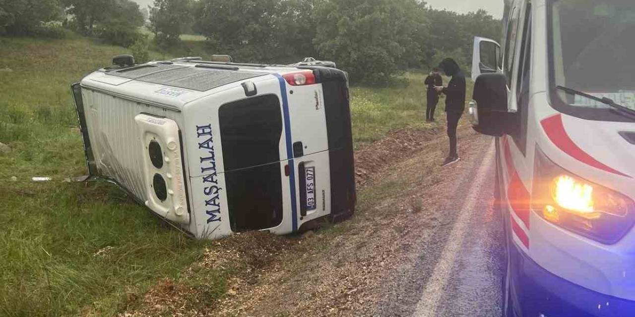 Sera İşçisi Kadınları Taşıyan Minibüs Devrildi: 14 Yaralı