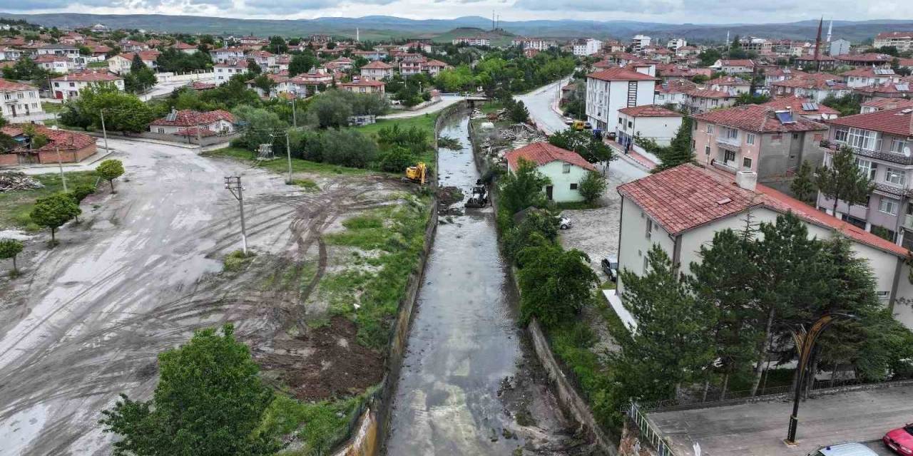 Alaca Deresi’nde Temizlik Çalışması Yapıldı