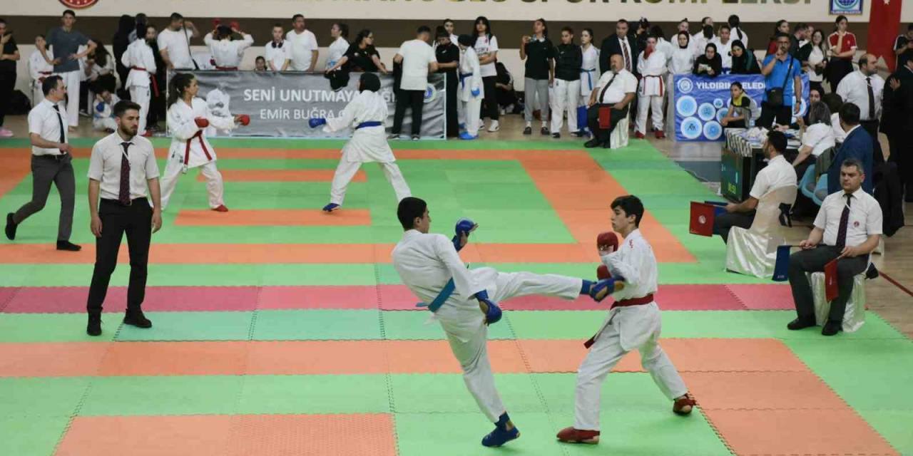 Yldırım Belediyesi Karate Şampiyonasına Ev Sahipliği Yapıyor