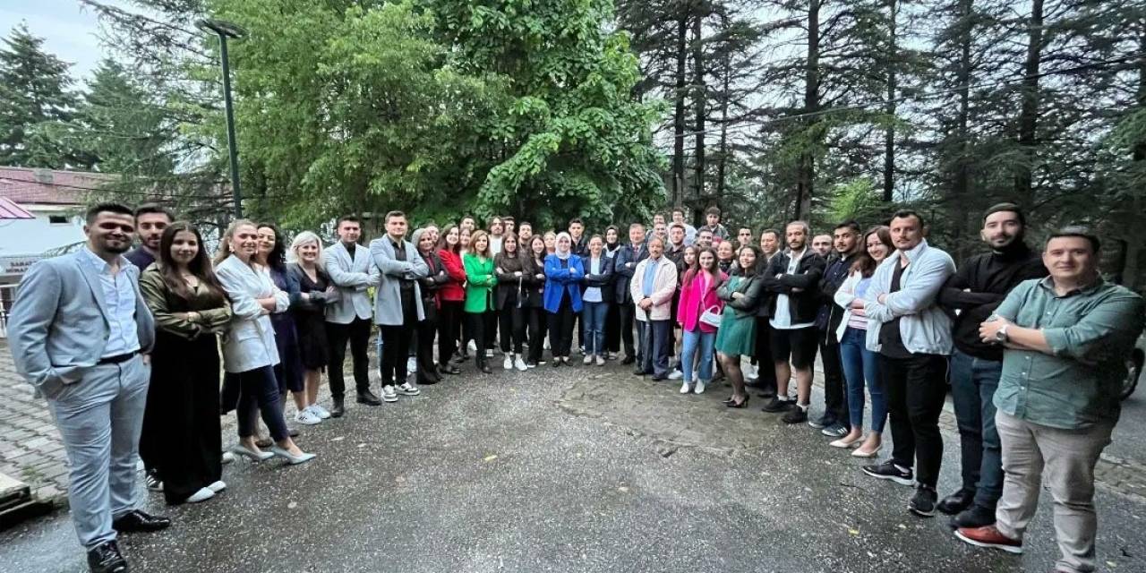 Esra Uzun Mezunlarla Buluştu