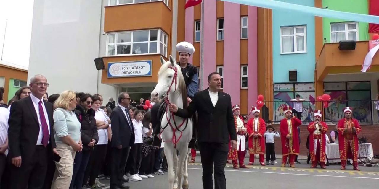 "Tarih Yazan Çocuklar Projesi" Kapsamında Öğrenciler, Türk Tarihinde Önde Gelen İsimleri Canlandırdı
