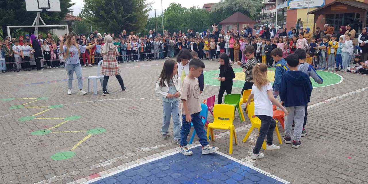 Çocuklarıyla Birlikte Kendi Çocukluklarını Yaşadılar