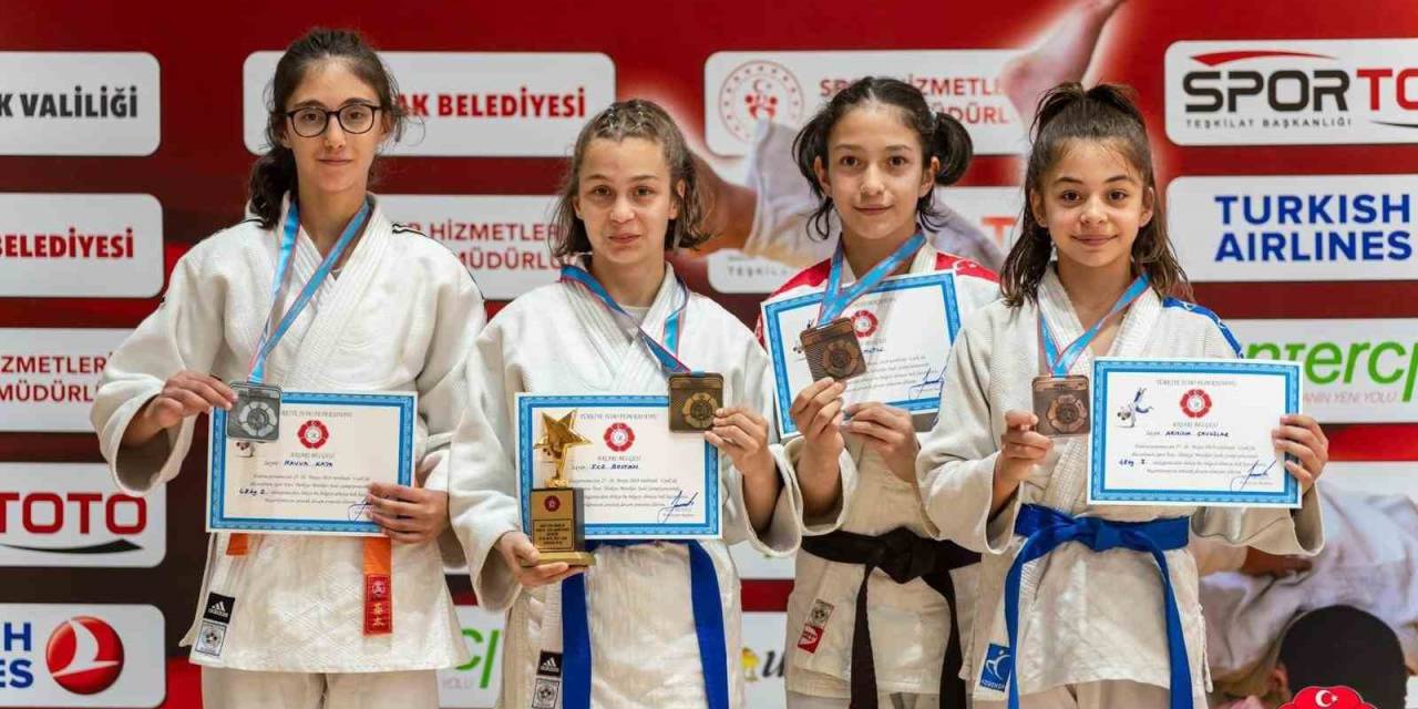 Minikler Türkiye Judo Şampiyonası’nda Ümraniye Rüzgarı Esti