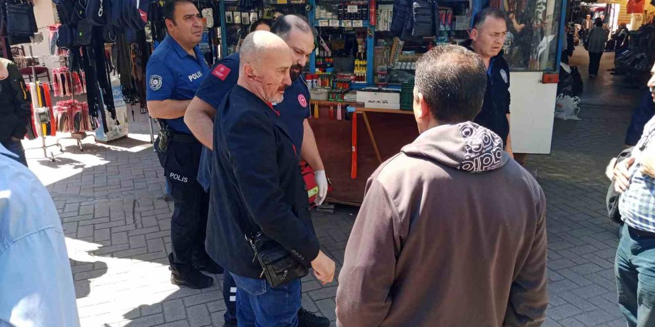 Yaşlı Adam Yürürken Çarptığı Ailedeki Erkek Tarafından Darp Edildi