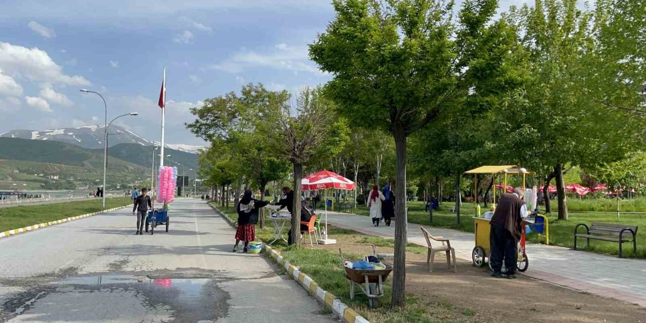 Tatvanlılar Güneşin Tadını Çıkardı