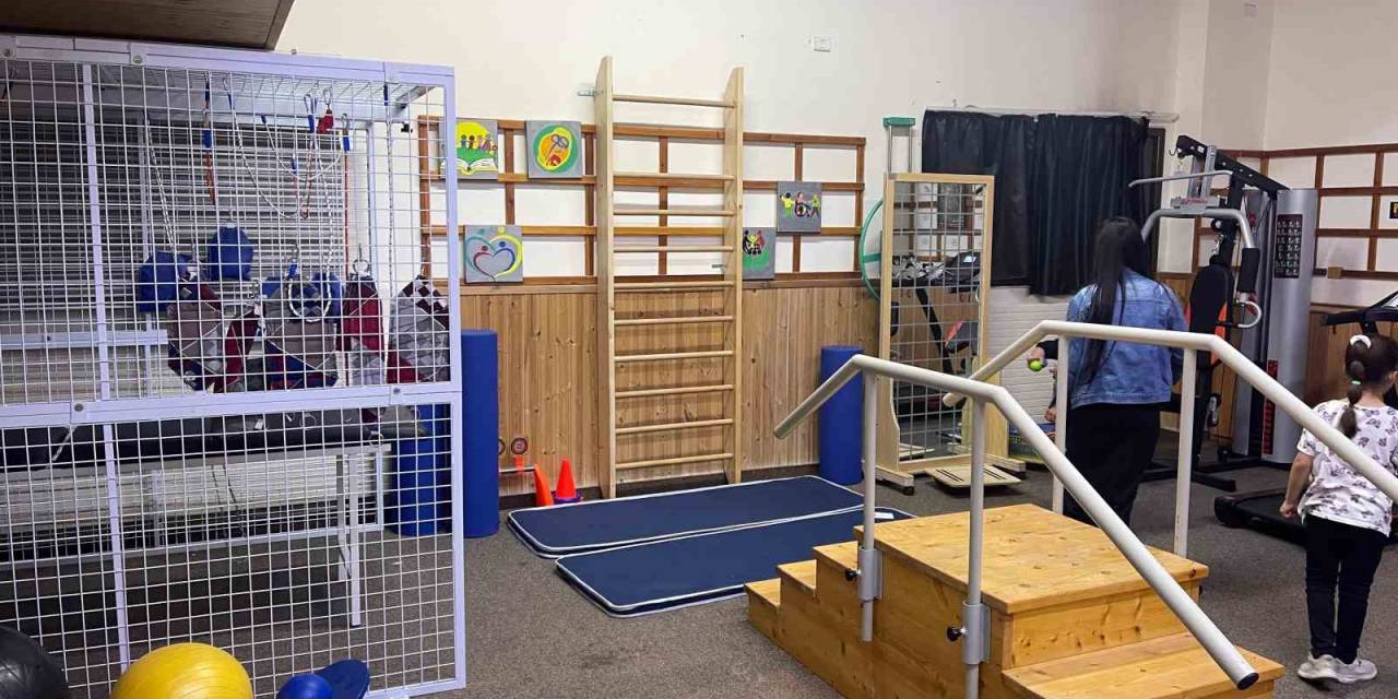 Tika’dan Filistin Mülteci Kampı Sağlık Merkezine Destek