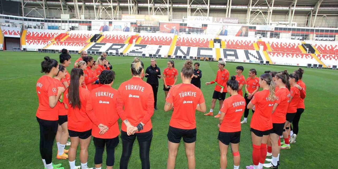 A Milli Kadın Futbol Takımı, Erzincan’da Hazırlıklarını Sürdürdü