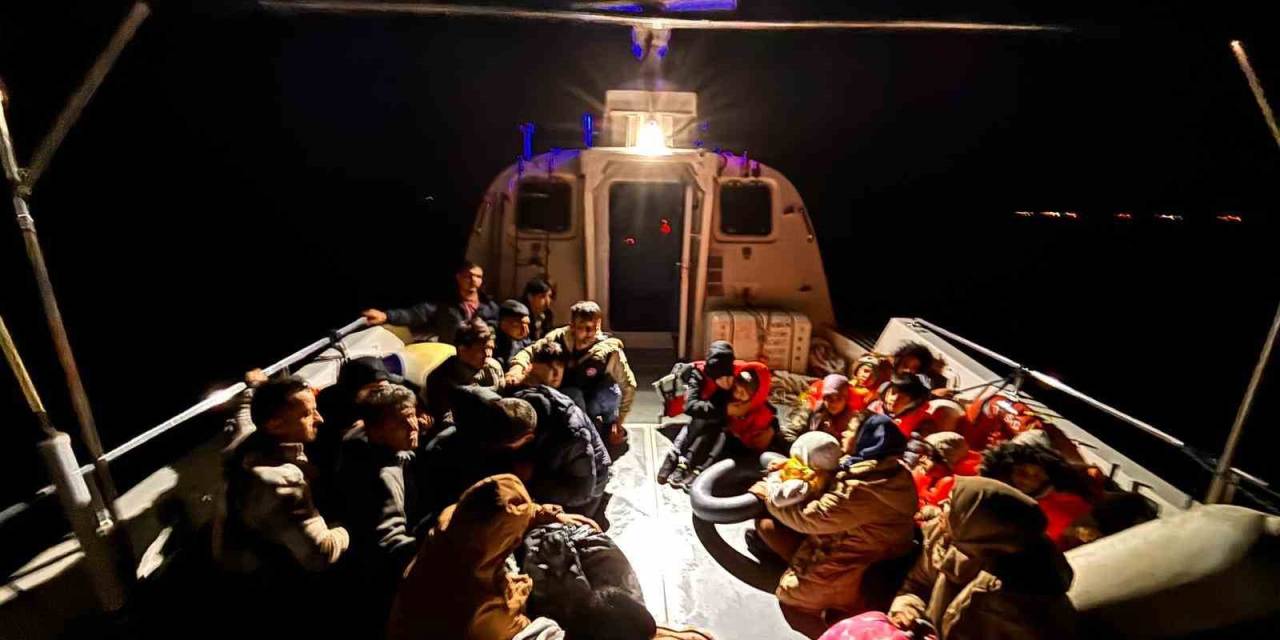 Ezine Açıklarında 26 Kaçak Göçmen Yakalandı