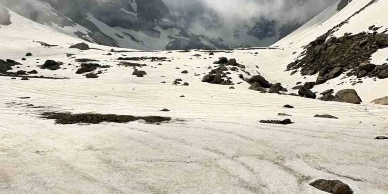 Saatlerce Çektiği Karlı Dağların Doğası Mest Etti: Görüntüler Alpler Ve Himalayalar’ı Aratmadı