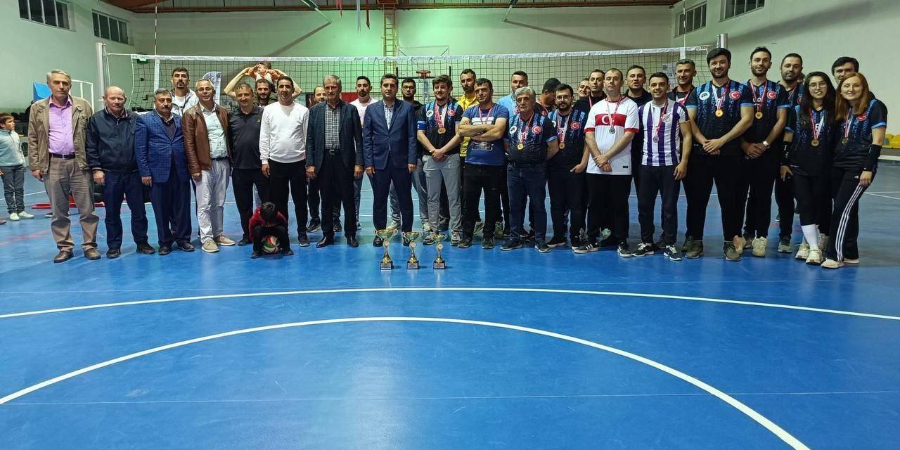 Aydıntepe’de Kurumlar Arası Voleybol Turnuvasının Kazananı Sağlık Oldu