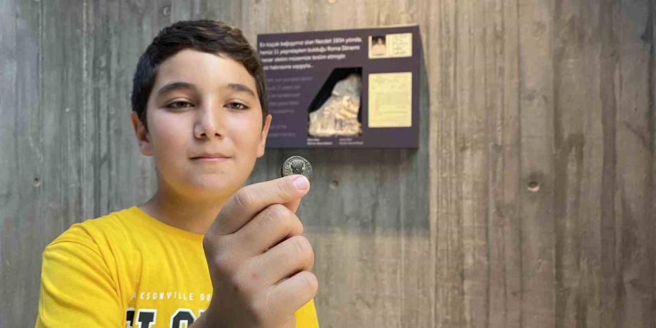 Roma Dönemine Ait 2 Bin Yıllık Sikke Buldu, Müzenin En Küçük Eser Bağışçısı Oldu