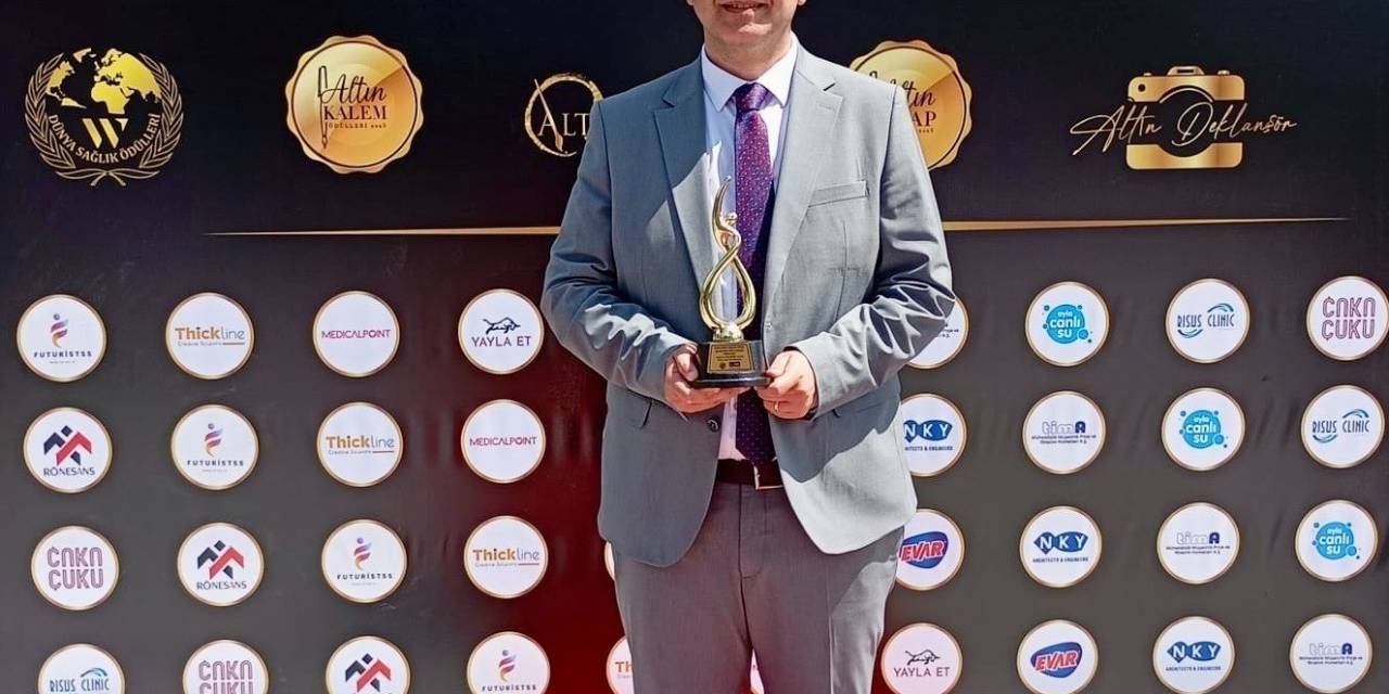 Yılın Akademik Altın Kalem Ödülünün Sahibi Oldu