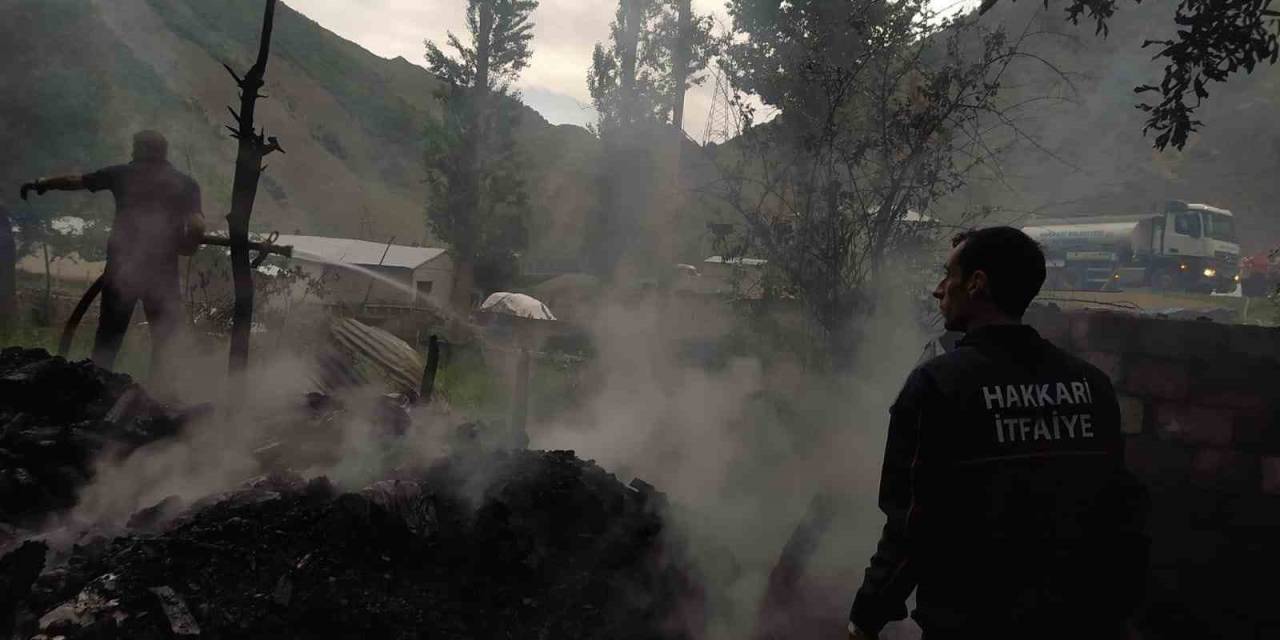 Hakkari’de Korkutan Yangına Zamanında Müdahale