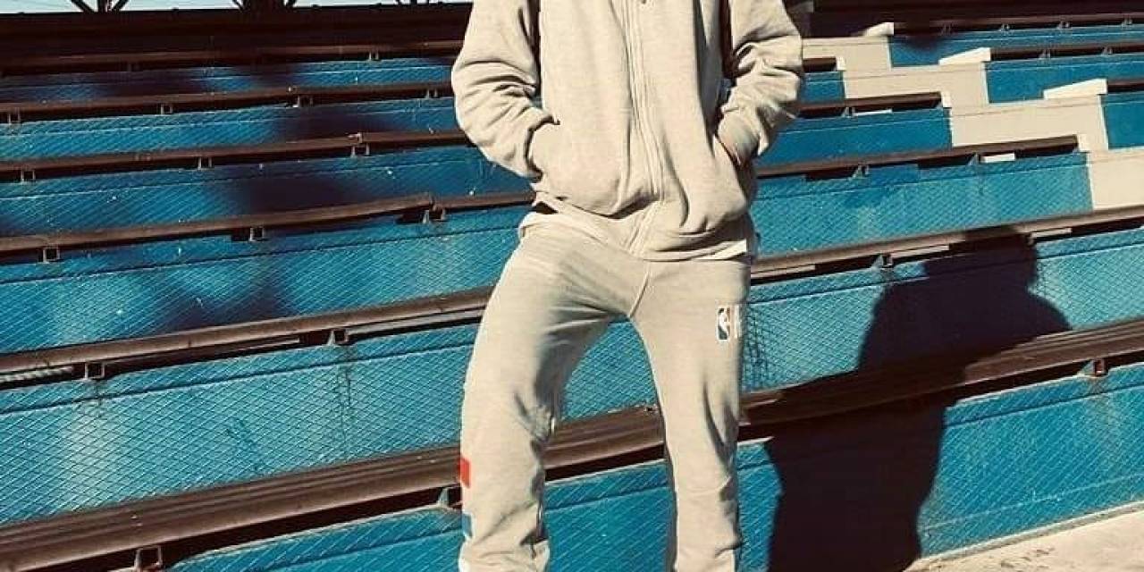 20 Yaşındaki Genç Halı Sahada Kalbine Yenildi