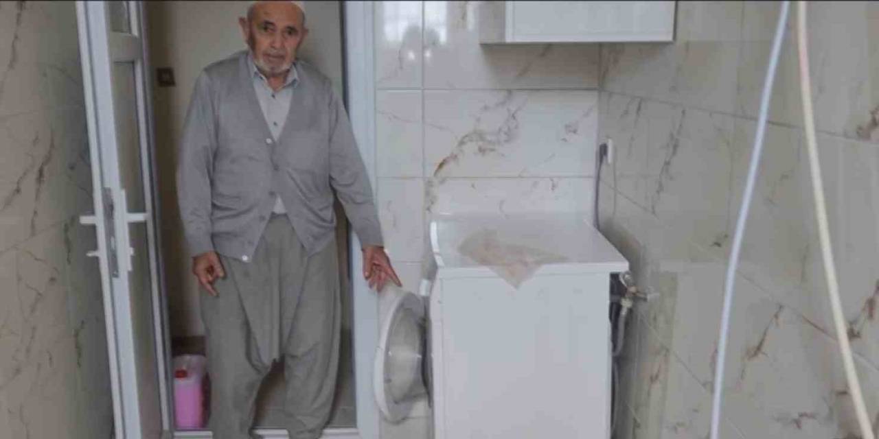 Çamaşır Makinesine Giren Yılana Ekipler Müdahale Etti