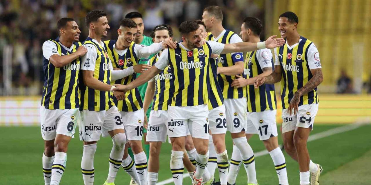 Fenerbahçe, Rekorlar Kırdığı Sezonu Kupasız Kapattı