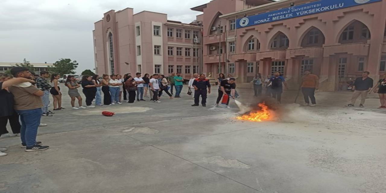 Üniversiteli Gençler Destek Afad Gönüllüsü Oldu