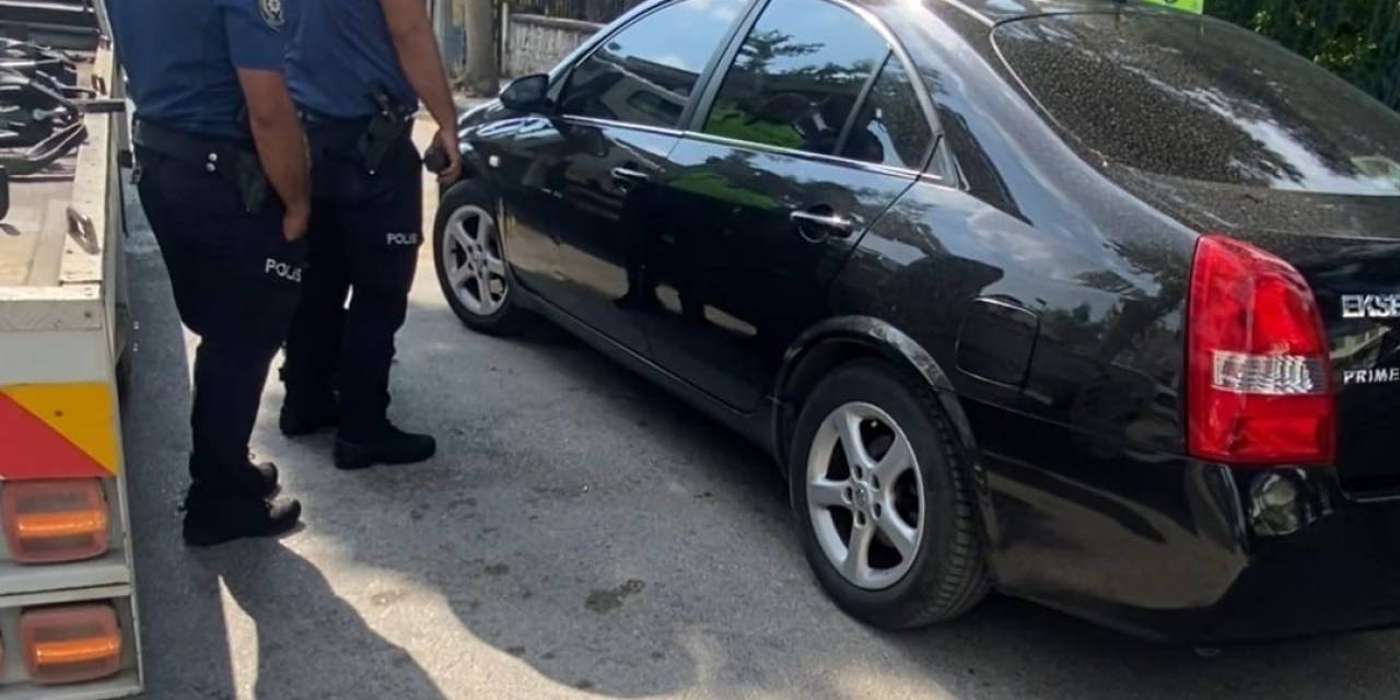 Kendisini Otomobiline Kilitleyen Sürücü, Polise Zor Anlar Yaşattı