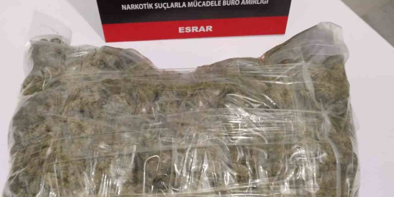 Bursa’da Polislerden Kaçmaya Çalışan Sürücünün Üzerinde 824 Gram Esrar Ele Geçirildi