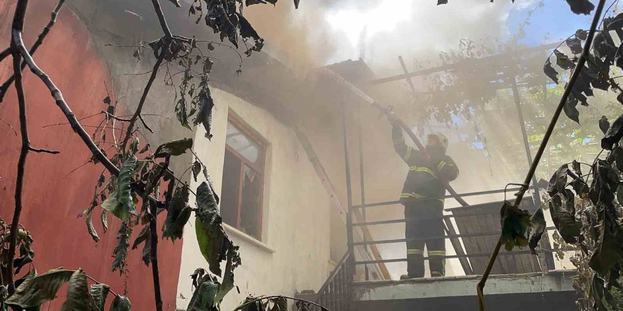 Isparta’da Sobadan Çıkan Yangında Ev Kullanılamaz Hale Geldi