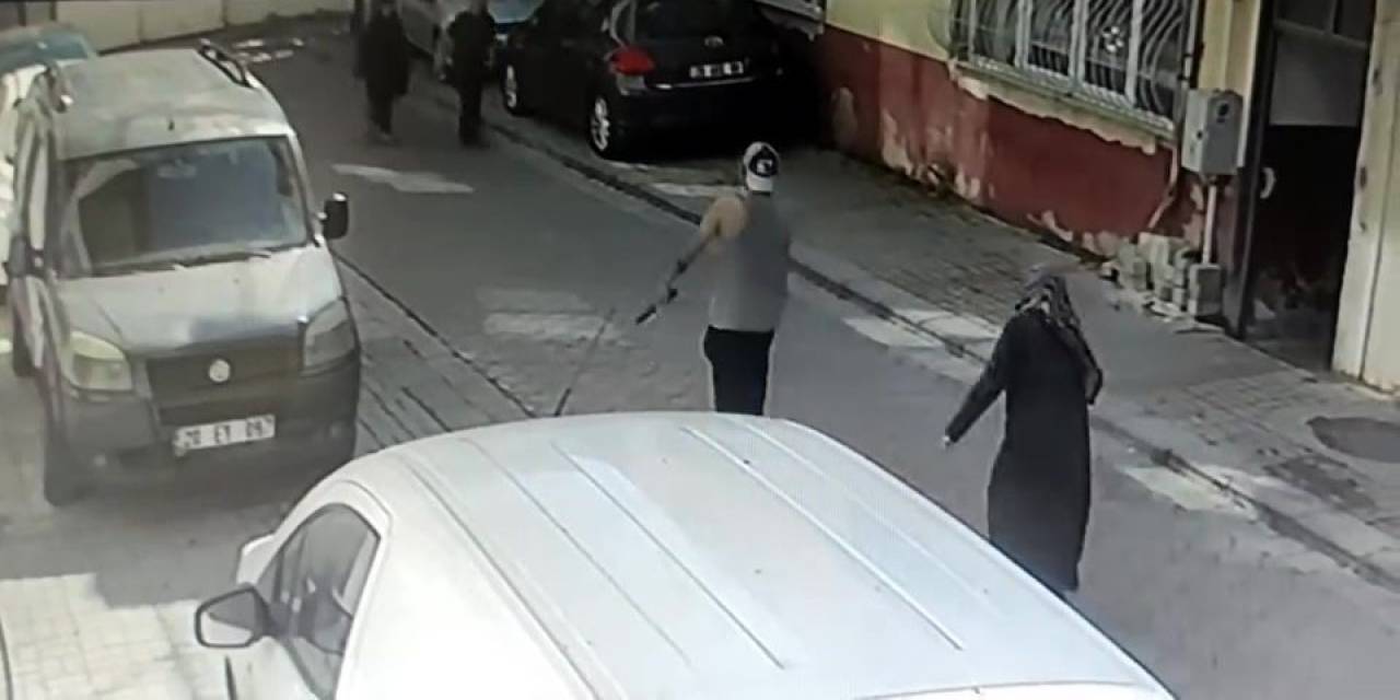 Önce Dayısının Evine, Sonra Araçlar Ve Yoldan Geçenlere Satırla Saldırdı