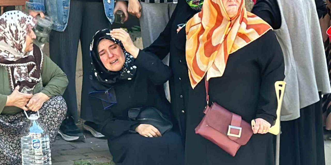 İstanbul’da Akıl Almaz Kaza: Vitesleri Karıştırınca Aşağıya Düştü, Kardeşi Gözyaşına Boğuldu